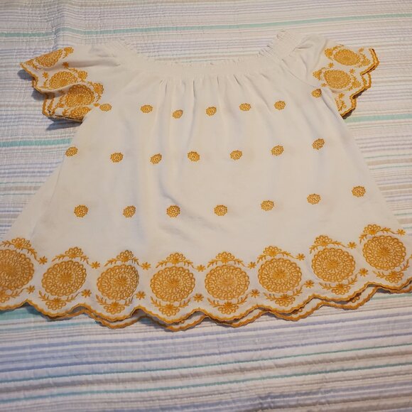 Skies are Blue Size Small White and Yellow/gold off the shoulder top - Picture 8 of 8